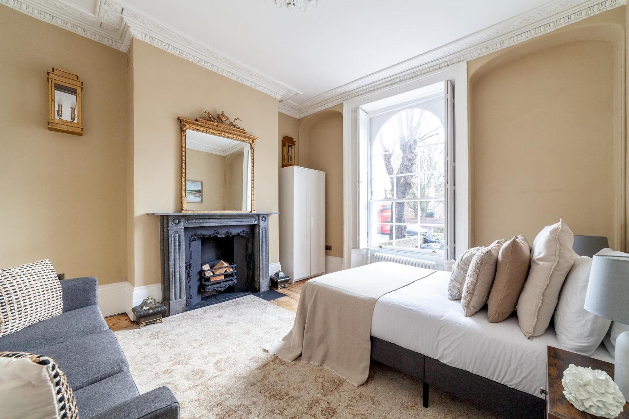 The New Cross Premier Rooms London Exterior photo